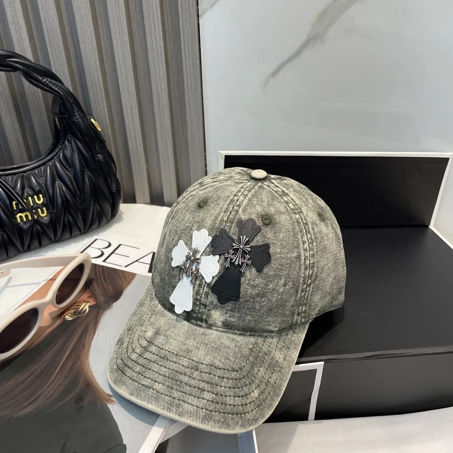 P86 Crow Heart 🆕🆕25 new baseball cap, personalized fashion classic cross logo, casual with a cool feeling, unisex style, same style for men and women! Very easy to match! Head circumference: 56-58cm is available